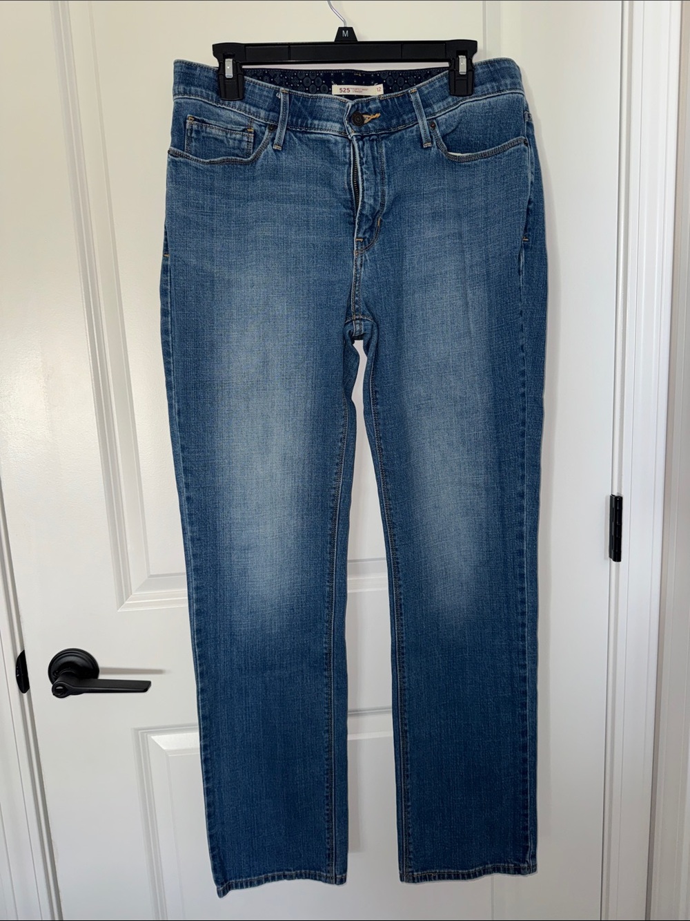 Levi's Women's Straight-Leg Jeans in Medium Blue Wash